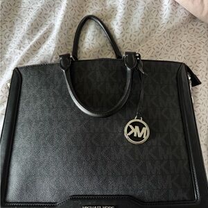 Michael Kors Elegant Black crossbody
